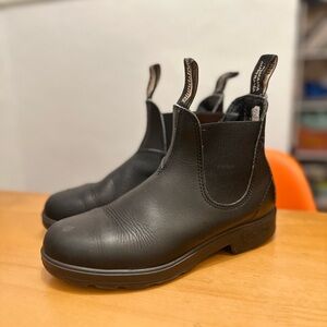 BLUNDSTONE #510
WOMEN'S ORIGINALS
CHELSEA BOOTS - BLACK 7.5 ( au/uk size 4.5)
